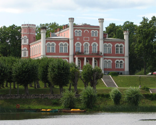 Замок в Бирини